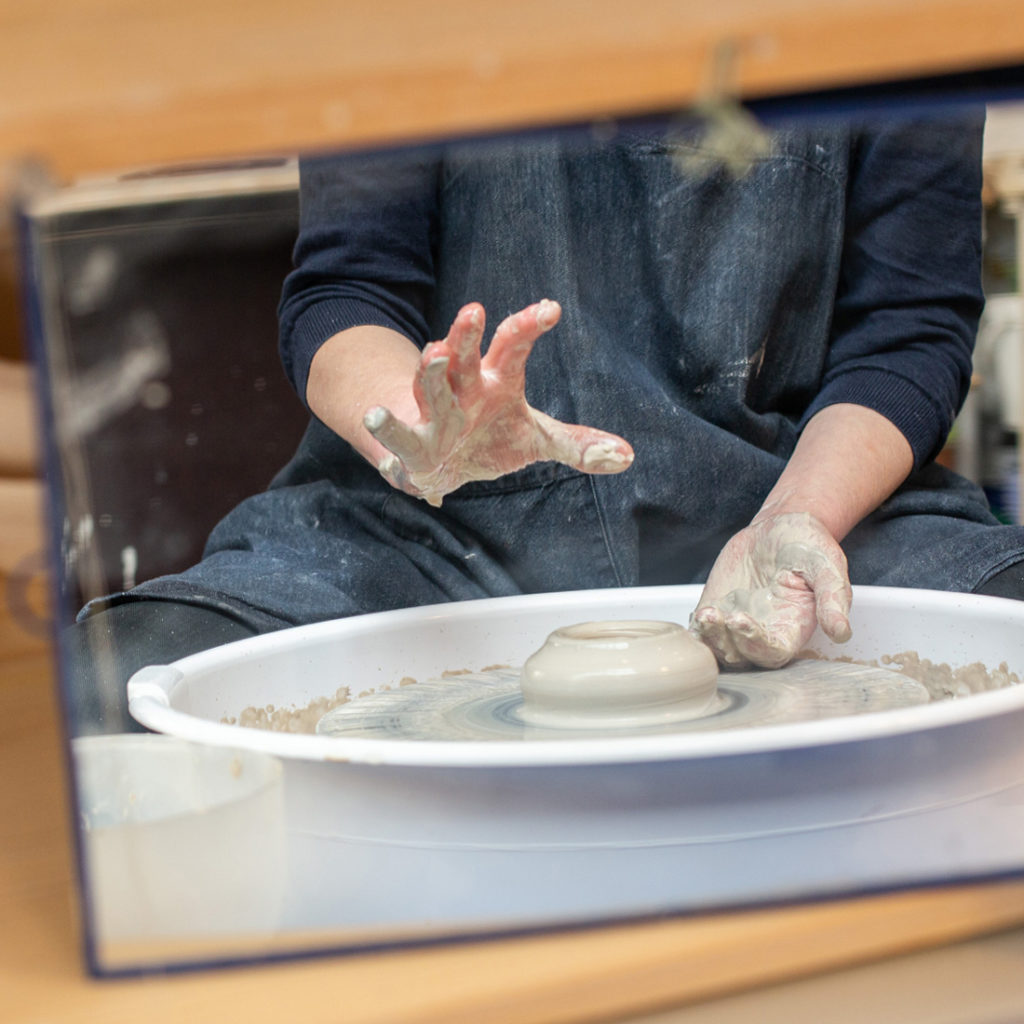 Journée initiation au tournage - Espace Elément-Terre - poterie - céramique  - stages - ateliers