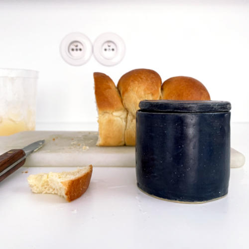 Beurrier à eau en grès, contient 70g de beurre