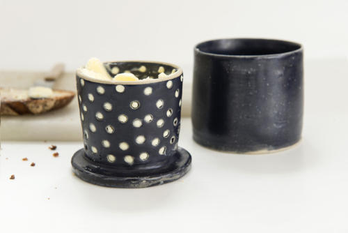 Beurrier à eau en grès, contient 70g de beurre